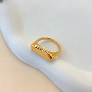 Premium Curvy Signet Jamela