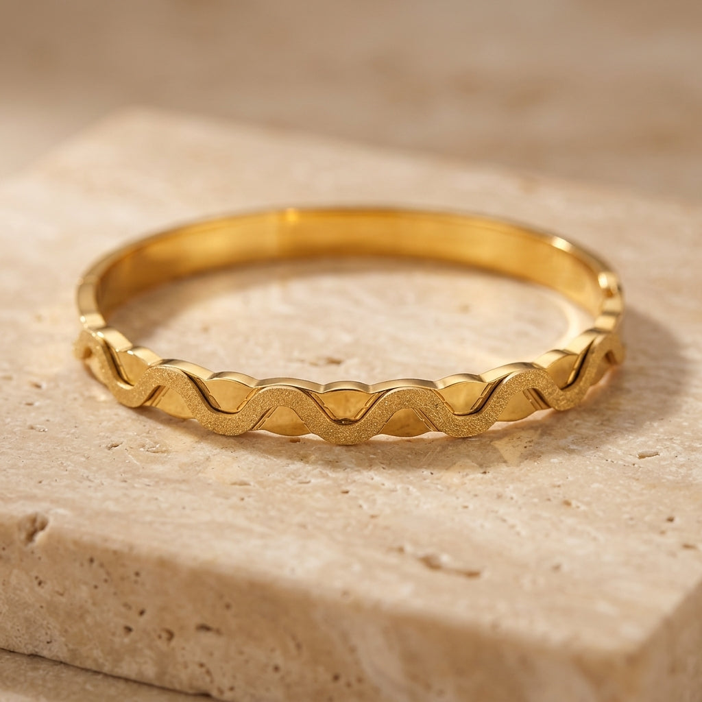 Onda Snake Bangle