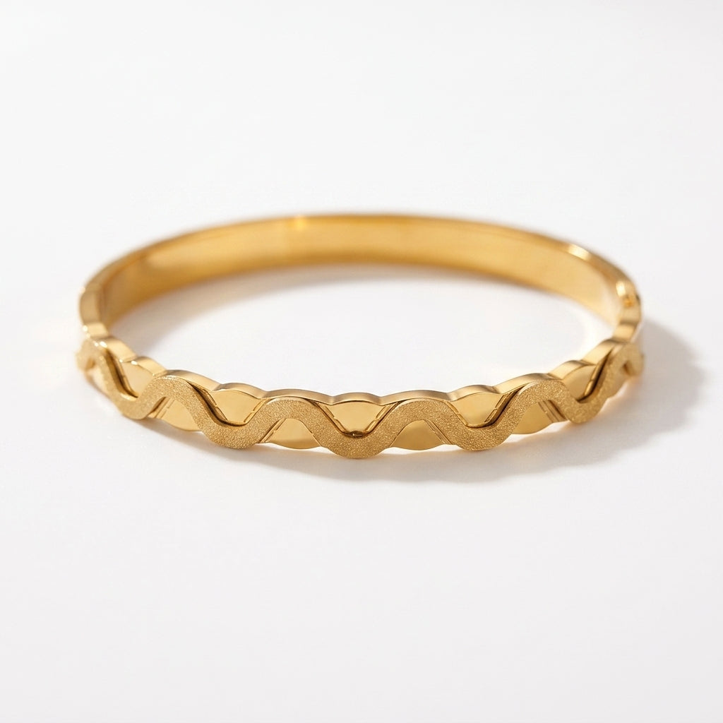 Onda Snake Bangle