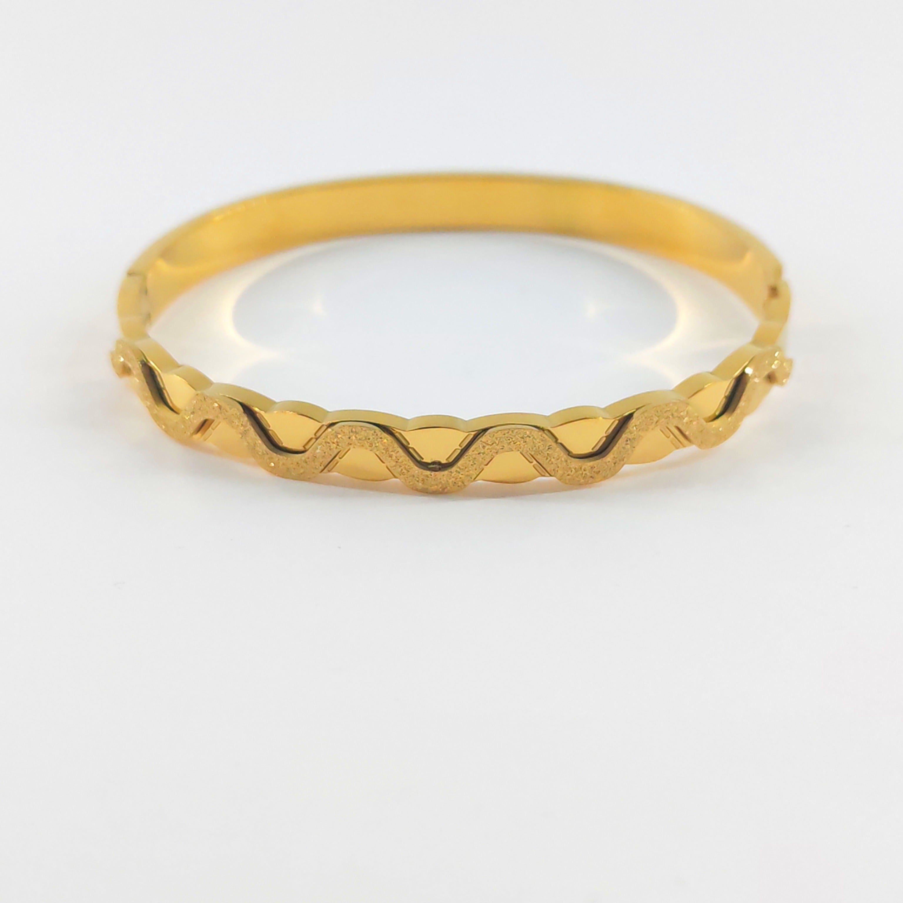Onda Snake Bangle