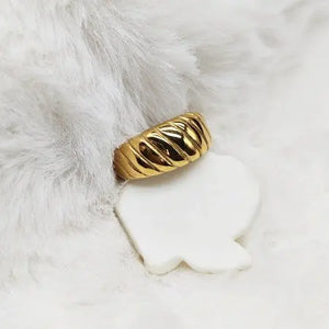 Croissant dome ring Jamela