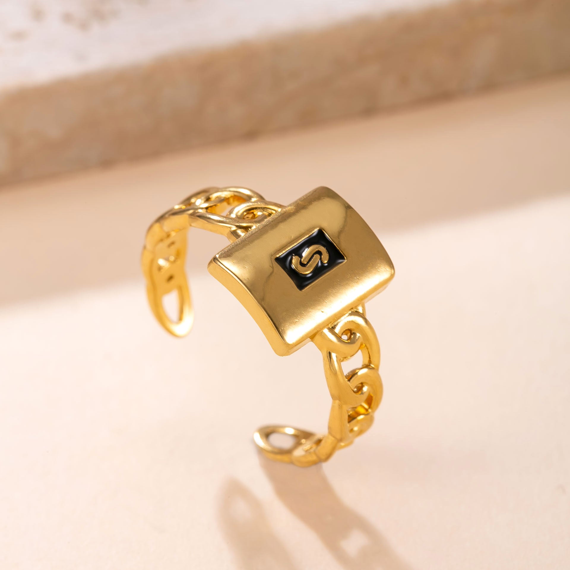 Onyx Frame Signet