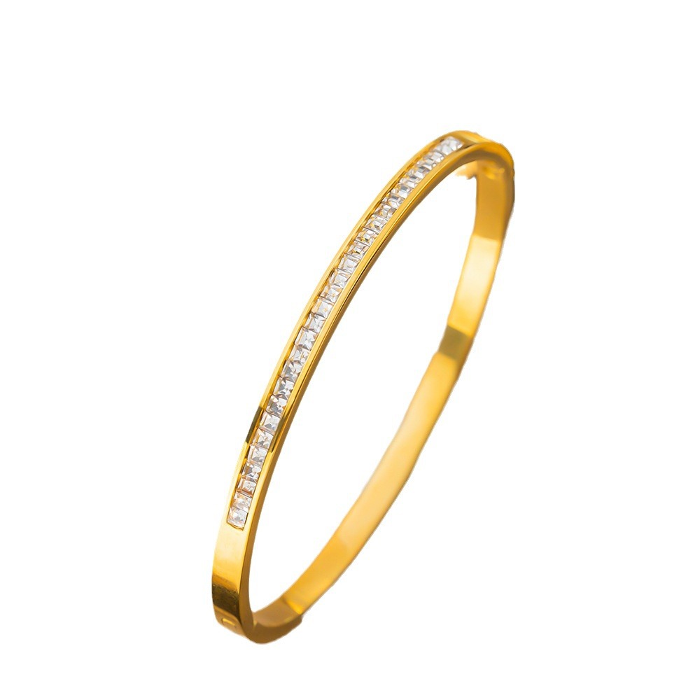 Lara Pave Bangle Jamela