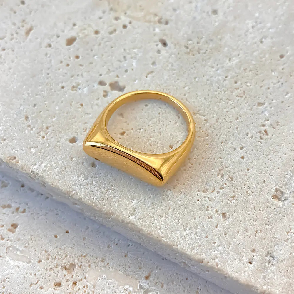 Premium Curvy Signet Jamela