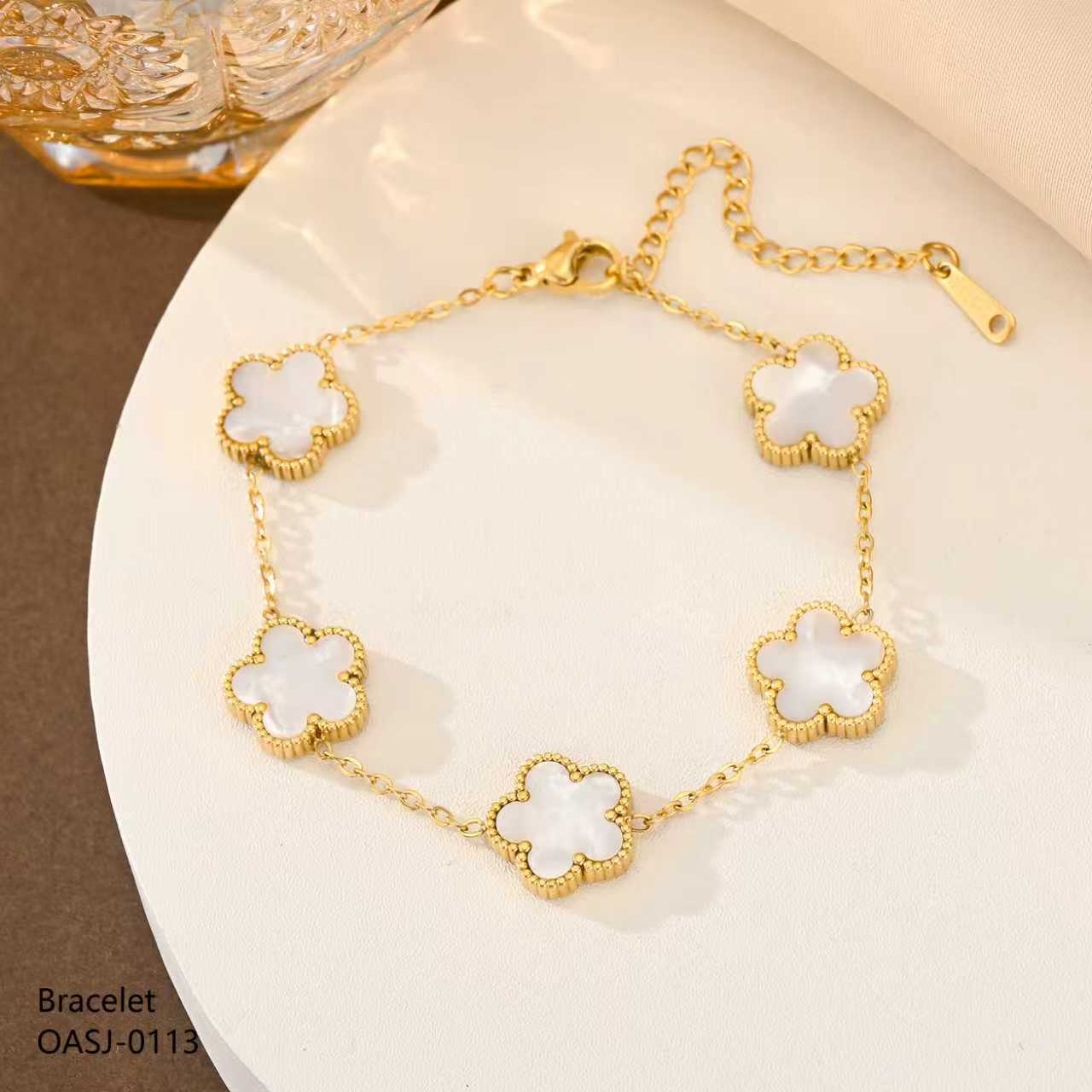 Chic Clover Bracelet